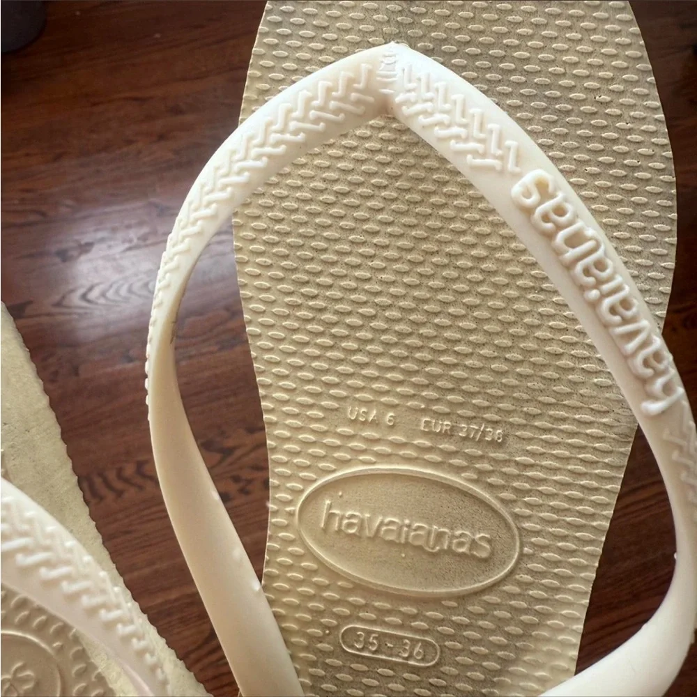 Havaianas Beige Flip Flop Sandals - Picture 2 of 3